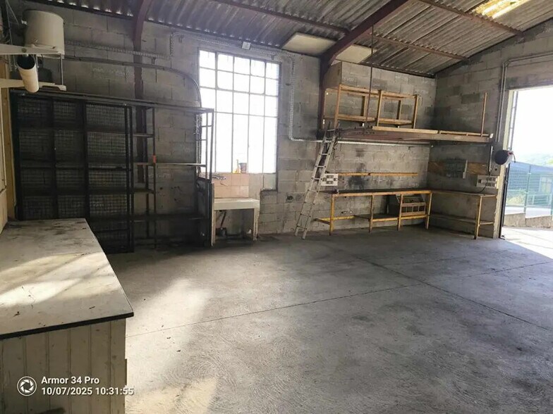 Industrial in Tulle for lease - Building Photo - Image 3 of 8