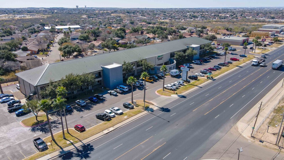 4151 Jaime Zapata Memorial Hwy, Laredo, TX for lease - Building Photo - Image 2 of 7