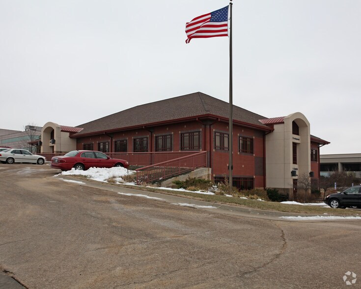 1303 SW 1st American Pl, Topeka, KS for sale - Primary Photo - Image 1 of 1