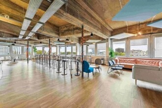 12-32 Terrasse Bellini, Puteaux for lease Interior Photo- Image 1 of 4