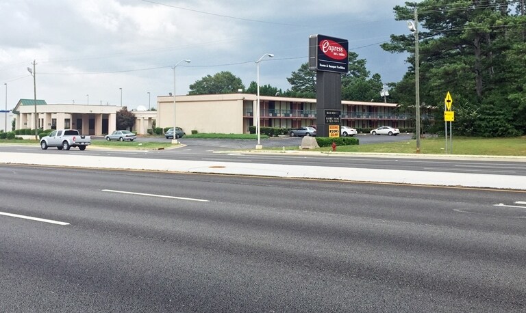 1690 N Expressway, Griffin, GA for sale Primary Photo- Image 1 of 1