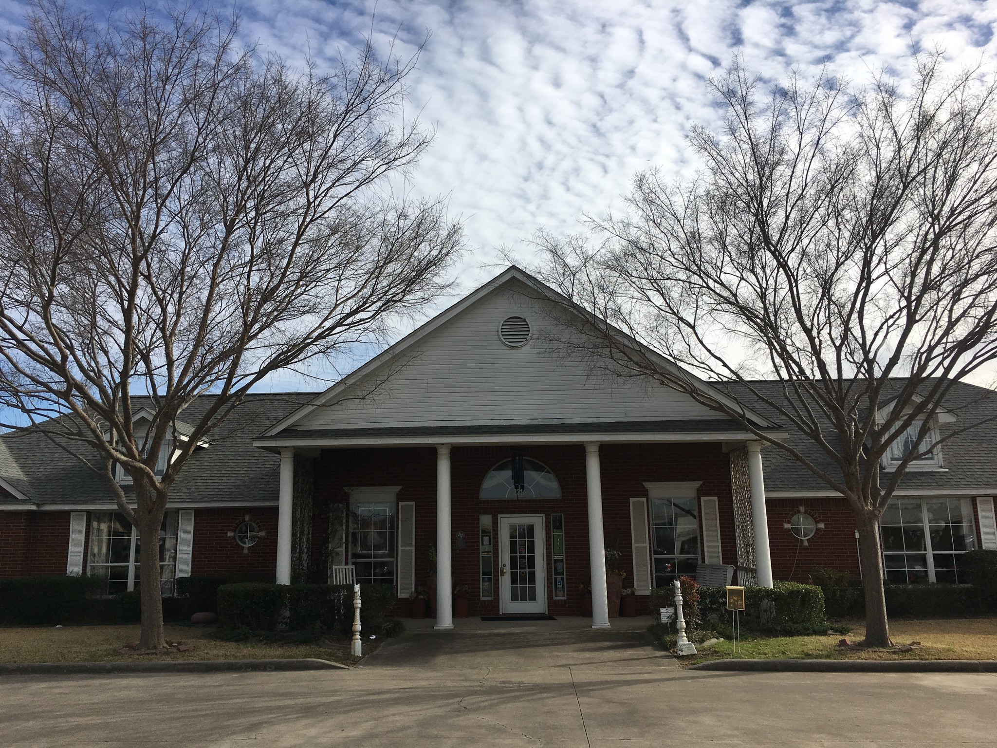 2214 W Park Row Dr, Pantego, TX for sale Primary Photo- Image 1 of 1