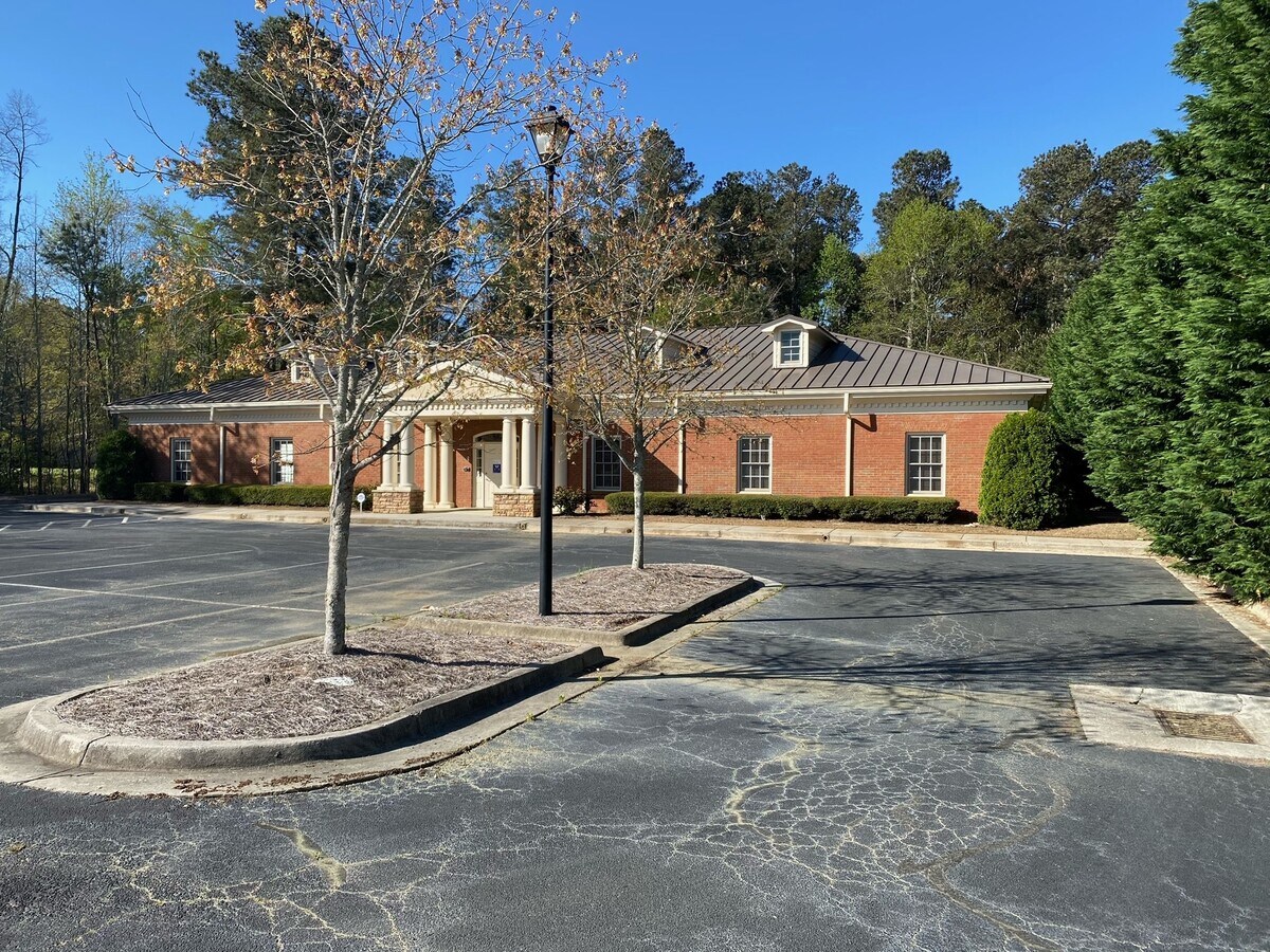 1951 Rosebud Rd, Grayson, GA 30017