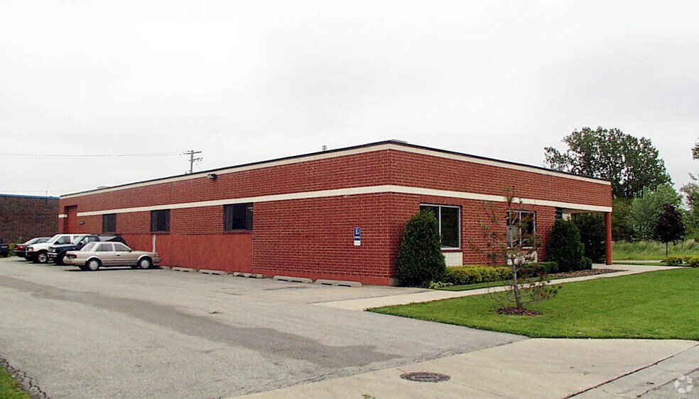 701 Creel Dr, Wood Dale, IL 60191