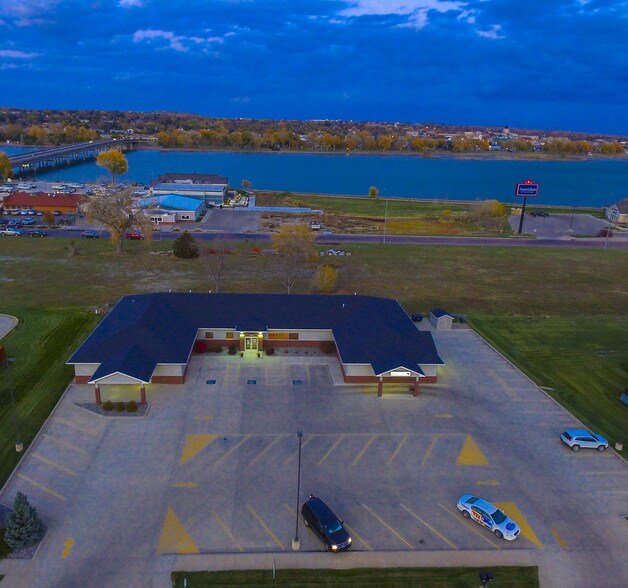 202 Island Dr, Fort Pierre, SD 57532