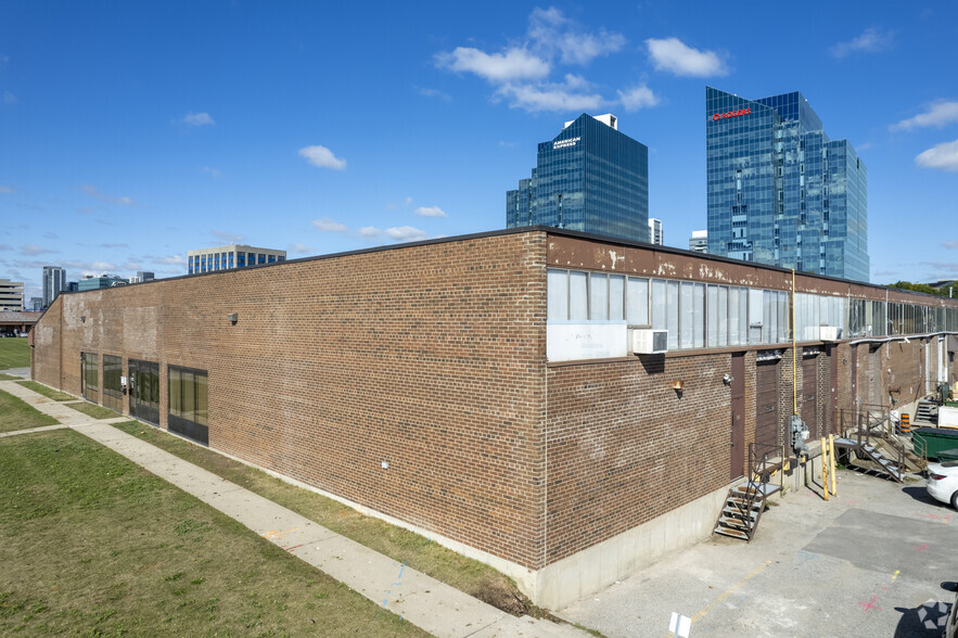 280-422 Consumers Rd, Toronto, ON for lease - Building Photo - Image 3 of 6