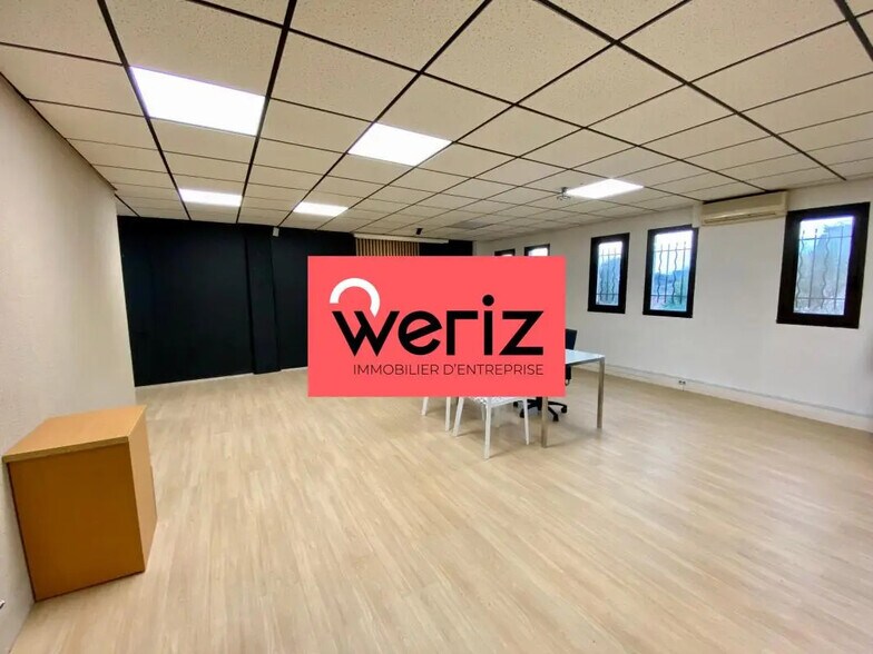 Office in Marseille for lease - Interior Photo - Image 2 of 6