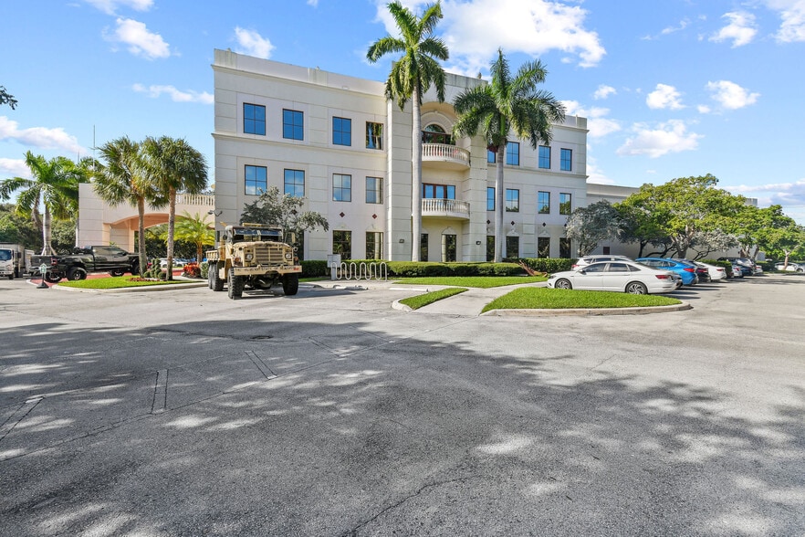 701 Park of Commerce Blvd, Boca Raton, FL for sale - Building Photo - Image 1 of 1