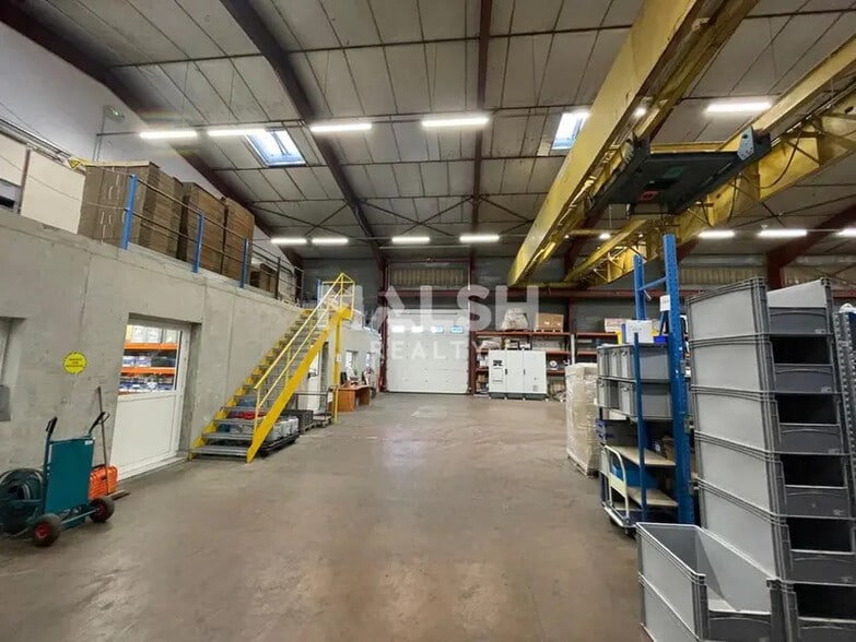 Flex in Messimy for lease - Interior Photo - Image 3 of 11