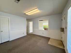 2401-2411 S Charles Blvd, Greenville, NC for lease Interior Photo- Image 2 of 14