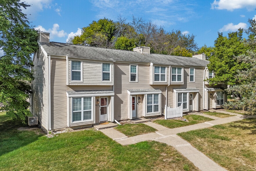 2645 Newbury Cir, Burlington, IA for sale - Building Photo - Image 3 of 24