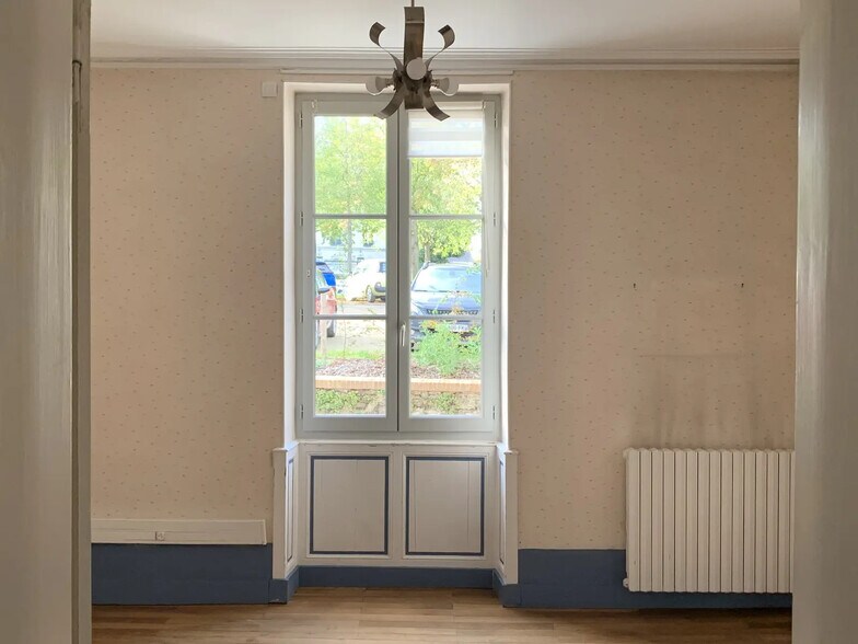 Office in Château-Gontier-sur-Mayenne for lease - Interior Photo - Image 2 of 4