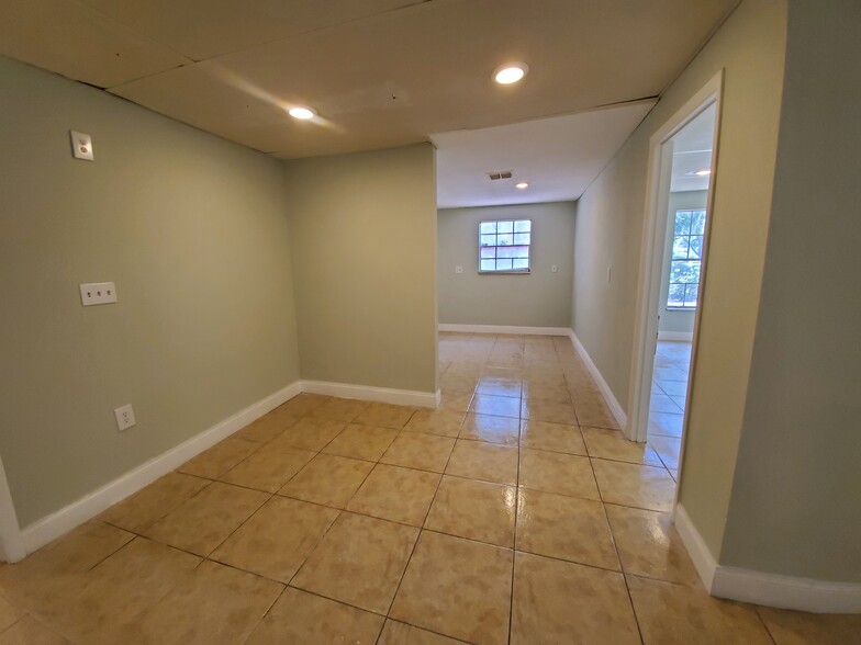 110 Bry Lynn Dr, Melbourne, FL for lease - Interior Photo - Image 2 of 5