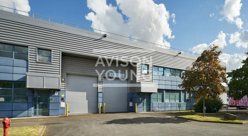 Flex in La Courneuve for lease - Building Photo - Image 1 of 4