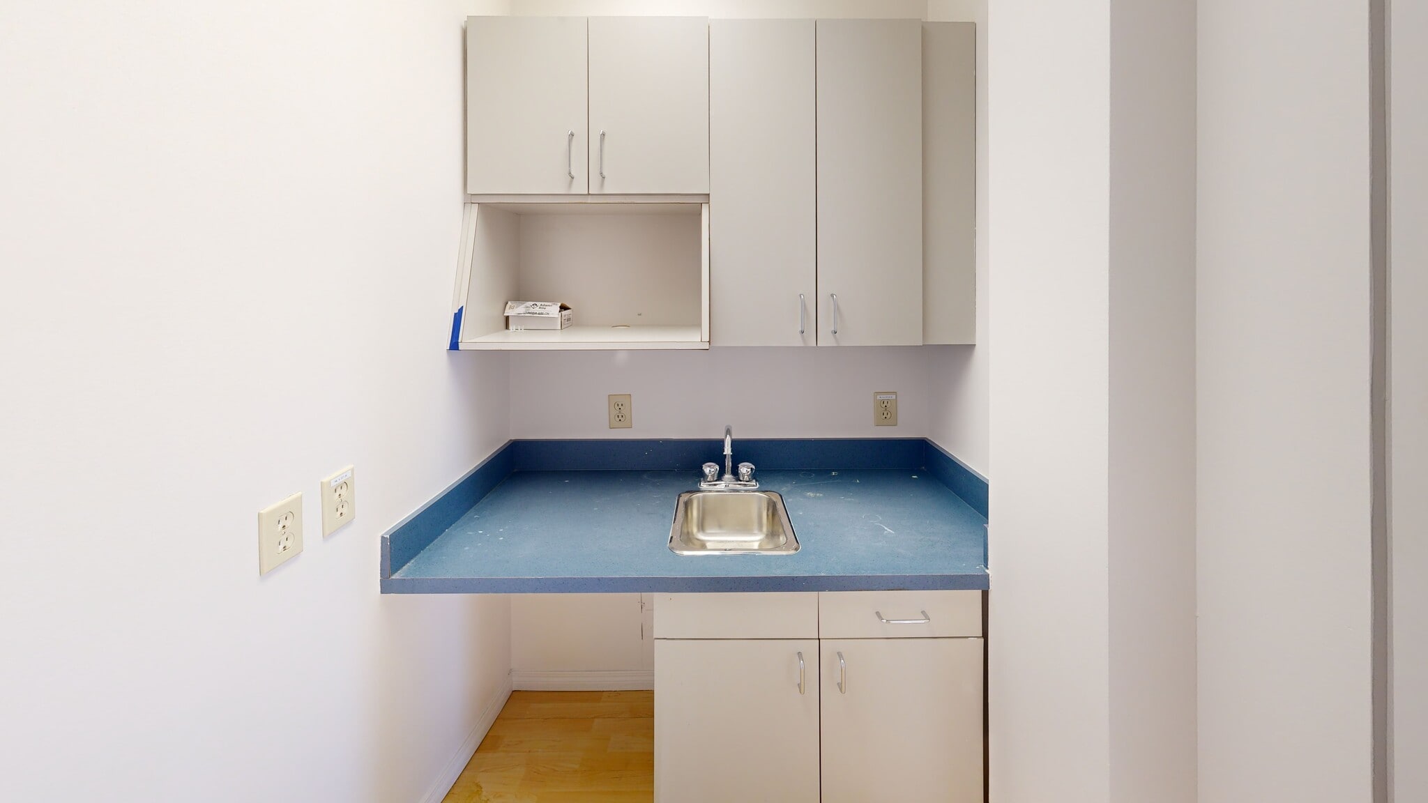 9919 Fairmount Dr SE, Calgary, AB for lease Interior Photo- Image 1 of 9