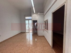 Retail in Barcelona, Barcelona for lease Interior Photo- Image 2 of 3