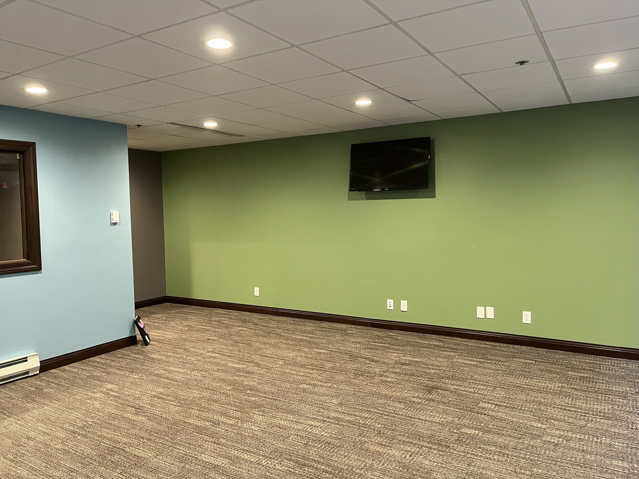 2727 N Grandview Blvd, Waukesha, WI for lease Interior Photo- Image 1 of 4