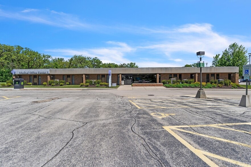 27790 W Highway 22, Barrington, IL for lease - Building Photo - Image 3 of 9