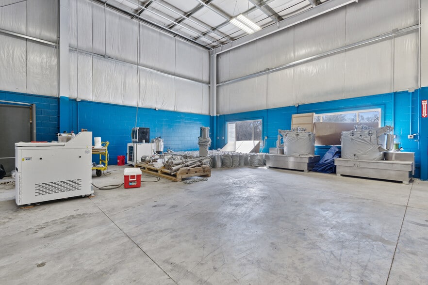 635 Franklin St, Constantine, MI for sale - Interior Photo - Image 3 of 15