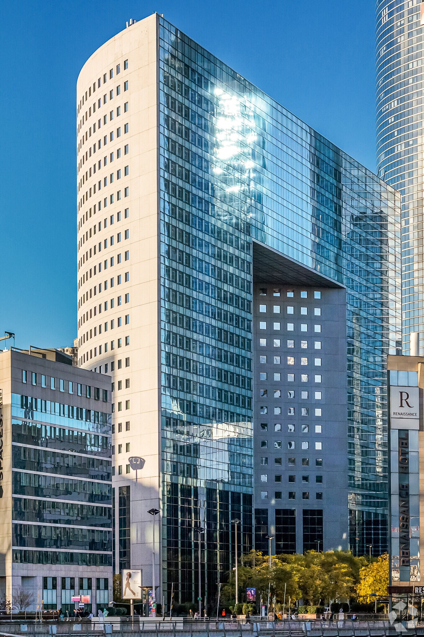 11-13 Cours Valmy, Puteaux for lease Primary Photo- Image 1 of 15