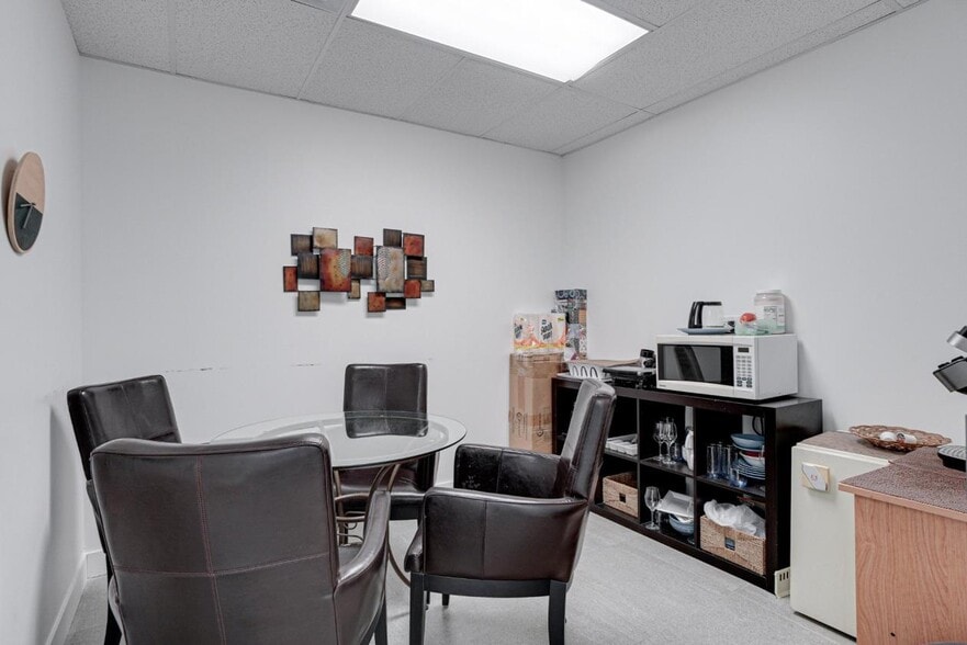 1480 St Jarry E, Montréal, QC for lease - Interior Photo - Image 3 of 3