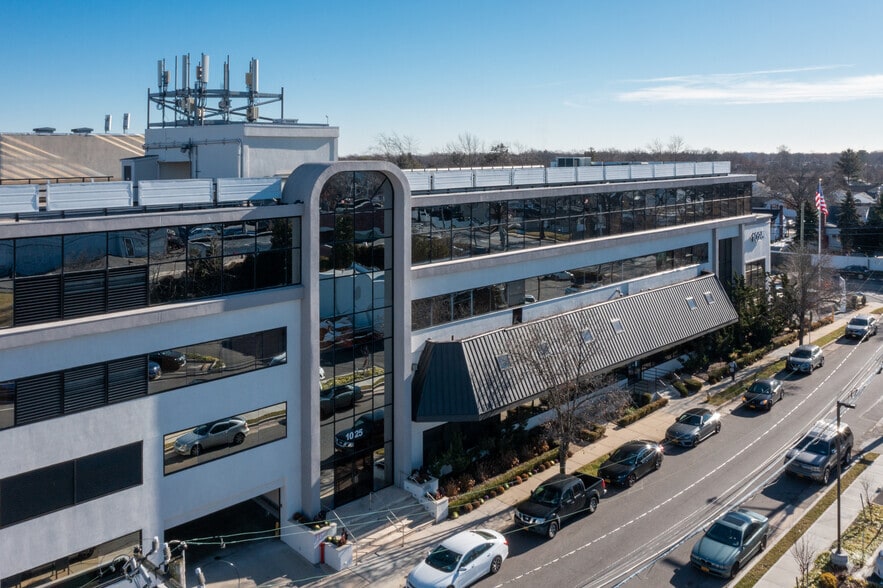 1025 Old Country Rd, Westbury, NY for lease - Building Photo - Image 3 of 4