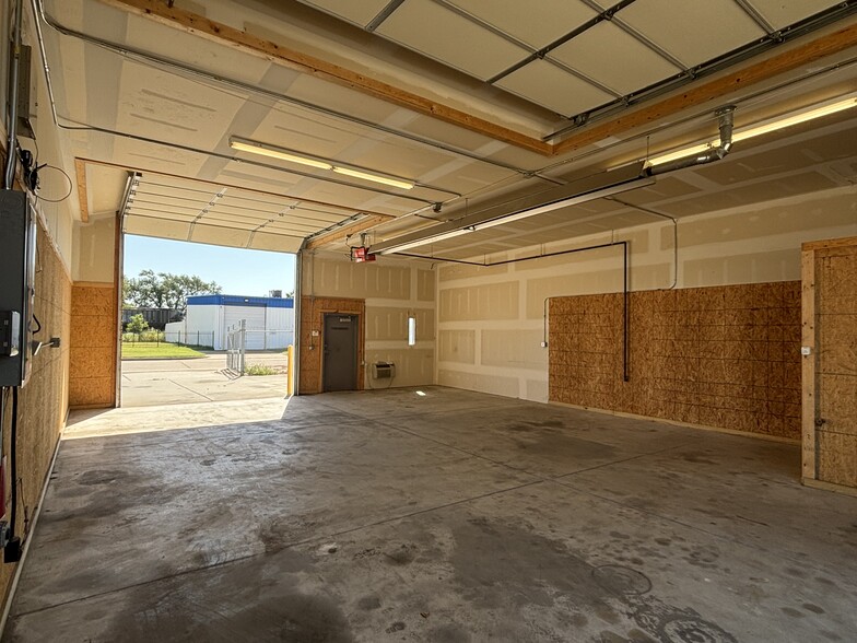 1403 S Osage St, Wichita, KS for lease - Building Photo - Image 1 of 5