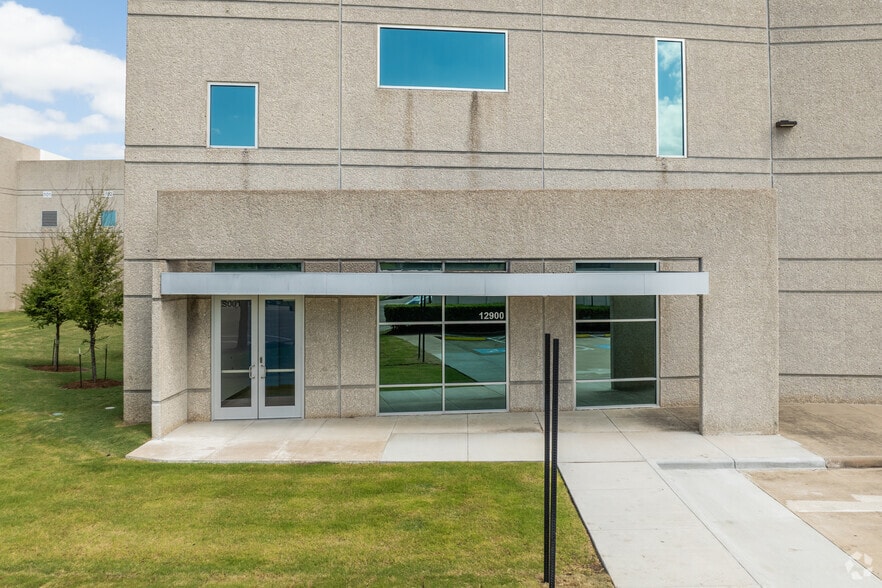 12900 W Airport Blvd, Sugar Land, TX for lease - Building Photo - Image 2 of 7