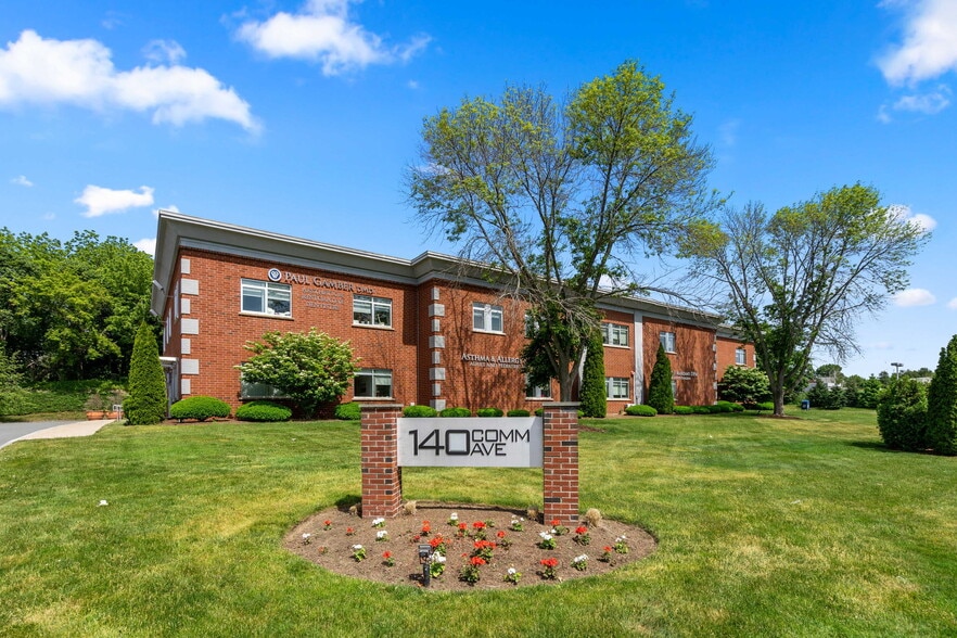140 Commonwealth Ave, Danvers, MA for lease - Building Photo - Image 1 of 3