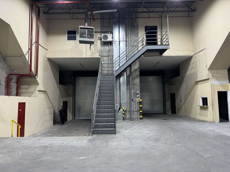 Queens, Maspeth, NY for lease - Building Photo - Image 3 of 6