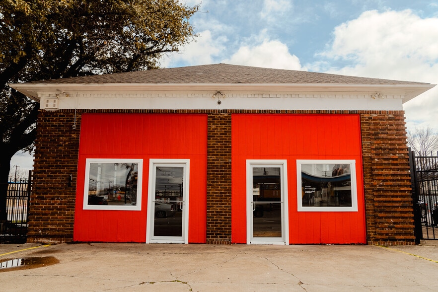 4422 Live Oak St, Dallas, TX for lease - Building Photo - Image 1 of 11