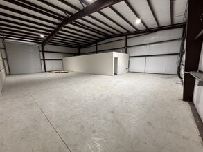 299 Navarro Dr, Seguin, TX for lease Interior Photo- Image 1 of 17