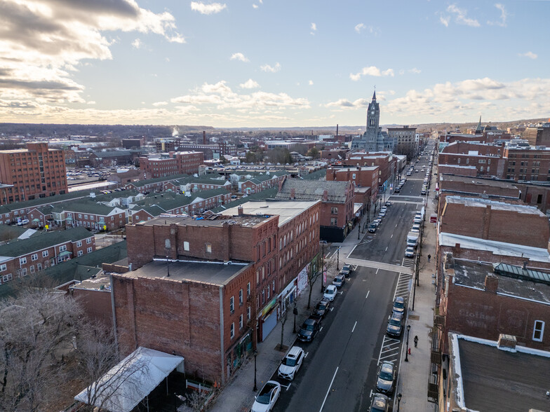 103-105 High St, Holyoke, MA for lease - Building Photo - Image 1 of 5