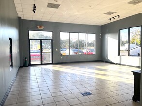 10509 N Nebraska Ave, Tampa, FL for lease Building Photo- Image 2 of 8