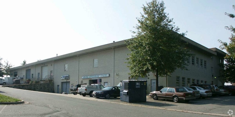 702-708 E Gude Dr, Rockville, MD for lease - Building Photo - Image 3 of 6