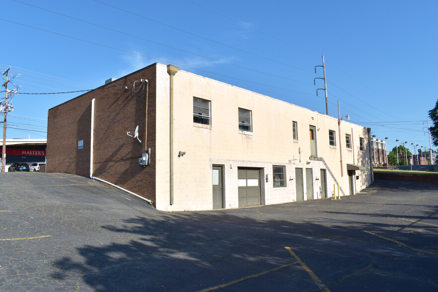 215 N Broad St, Winston-Salem, NC for lease - Building Photo - Image 2 of 6