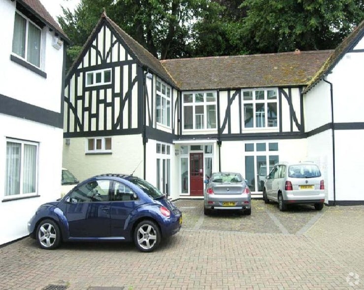 4 Linden Clos, Tunbridge Wells for sale - Primary Photo - Image 1 of 1