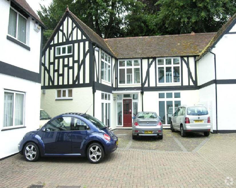 4 Linden Clos, Tunbridge Wells for sale Primary Photo- Image 1 of 1