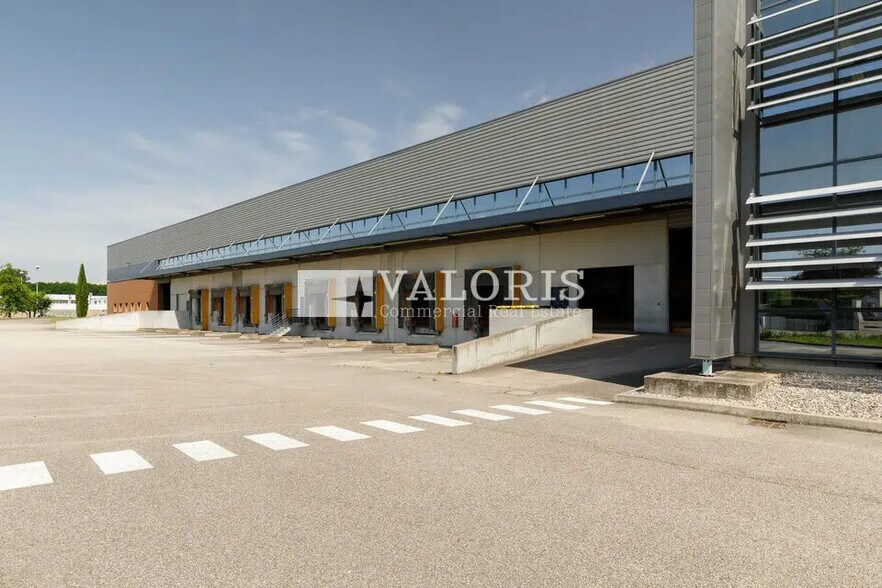 Flex in Miribel for lease - Building Photo - Image 3 of 8