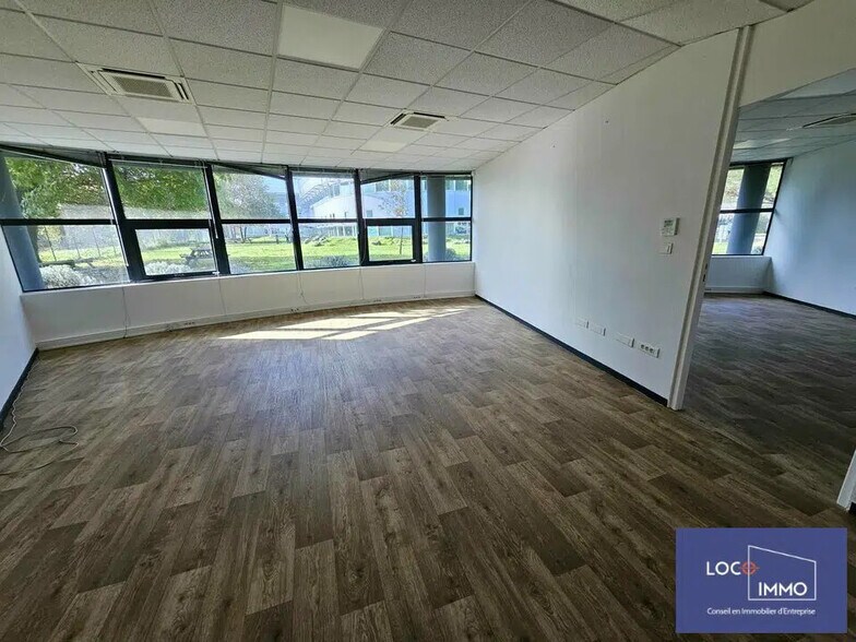 Office in Mérignac for lease - Interior Photo - Image 1 of 7