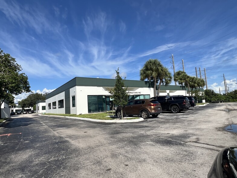 901 Northpoint Pky, West Palm Beach, FL for lease - Building Photo - Image 1 of 13