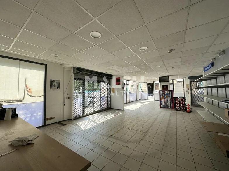 Retail in Villefranche-sur-Saône for sale - Interior Photo - Image 3 of 7