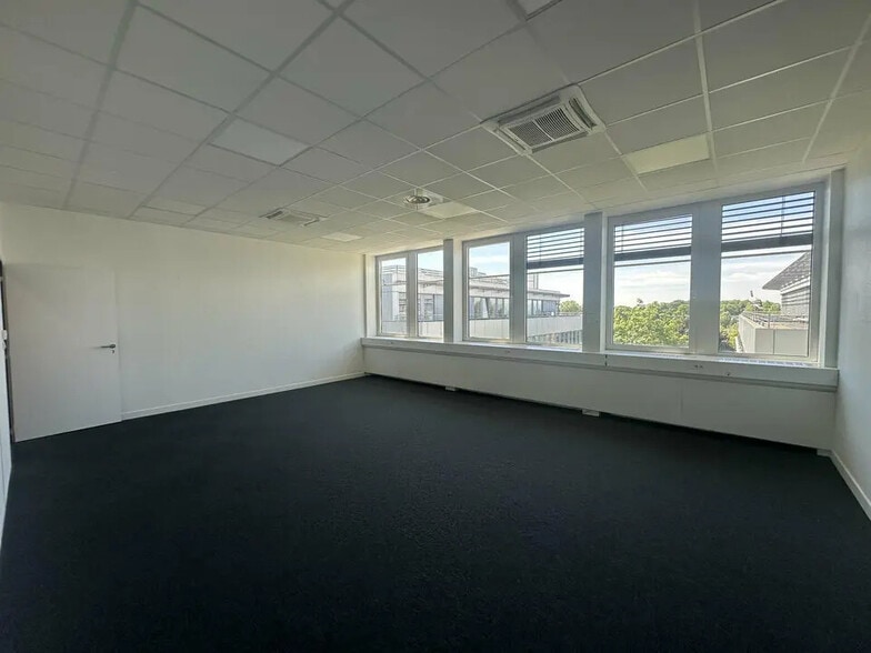 Office in Schiltigheim for lease - Interior Photo - Image 3 of 5