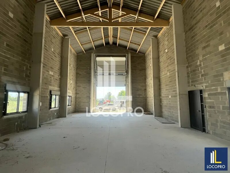 Flex in Rognac for lease Interior Photo- Image 1 of 5