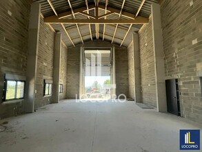 Flex in Rognac for lease Interior Photo- Image 1 of 5