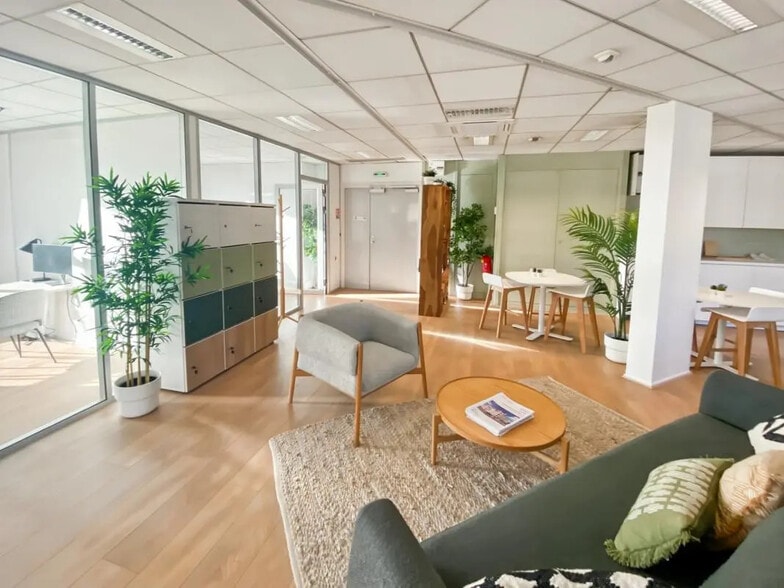 Office in Saint-Maur-des-Fossés for lease - Building Photo - Image 3 of 7