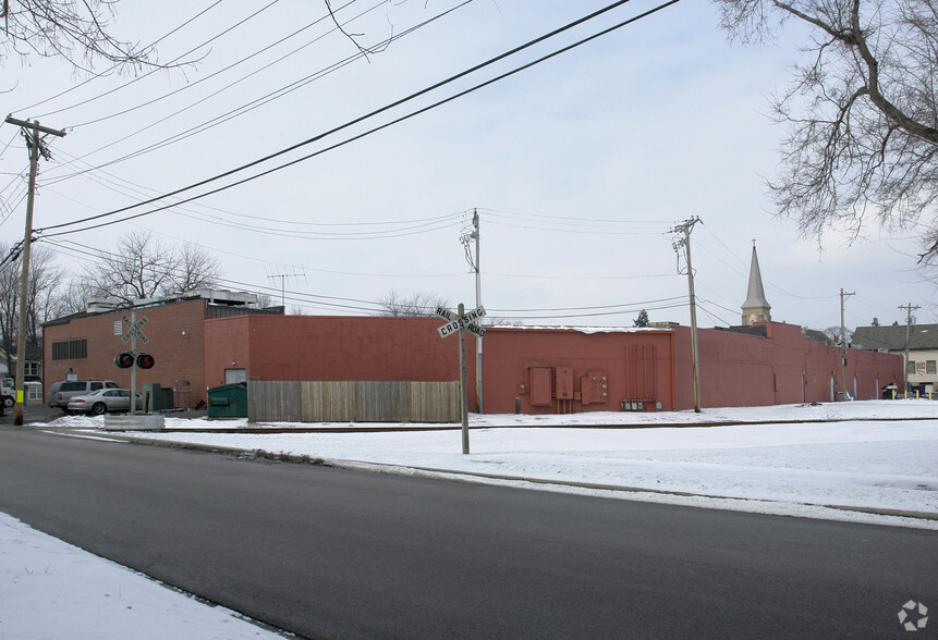 8-28 S Van Buren St, Batavia, IL for lease - Building Photo - Image 3 of 6