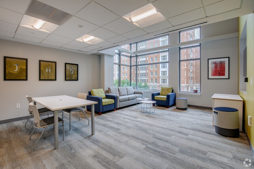 9 E 33rd St, Baltimore, MD for lease - Interior Photo - Image 2 of 39