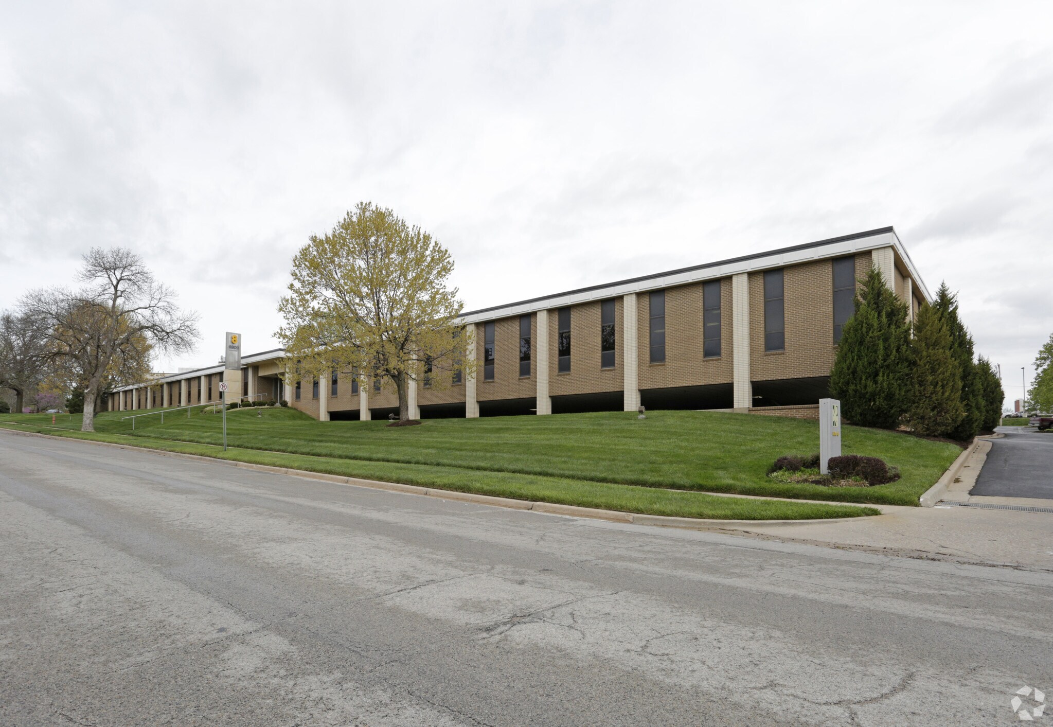 6800 W 64th St, Overland Park, KS for sale Primary Photo- Image 1 of 1