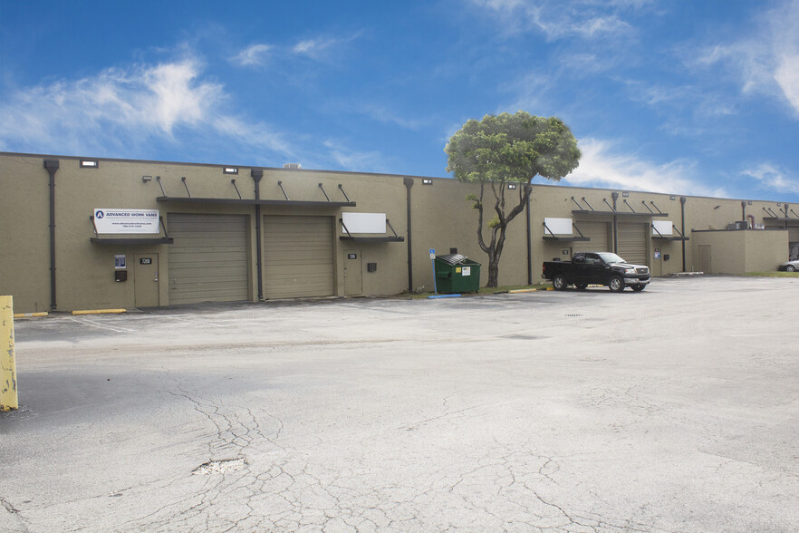 7208-7224 NW 25th St, Miami, FL for lease - Building Photo - Image 1 of 7